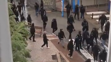 Trasladados al juzgado los dos detenidos en A Coruña por enfrentamientos con la Policía antes del Depor-Málaga