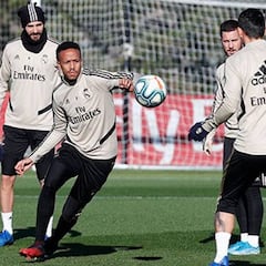 Hazard, con el grupo a tope