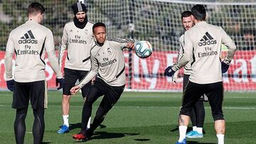 Hazard, con el grupo a tope