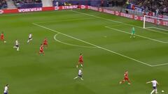 Suazo se manda un carrerón, aparece como ‘9′ en el Toulouse y así define ante el Liverpool