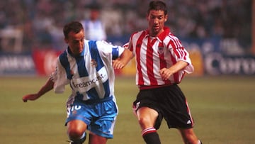 FUTBOL 00/01  A CORU&Ntilde;A. 09/09/2000. -El capit&aacute;n del Deportivo de La Coru&ntilde;a Fran, en pugna por el bal&oacute;n junto al jugador del Athletic de Bilbao Urrutia, durante el encuentro de Liga disputado esta nohe. EFE TORRECILLA         PU