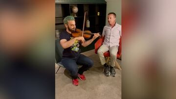 Pablo Díaz de 'Pasapalabra' emociona a Soria tocando el himno del Sevilla con su violín