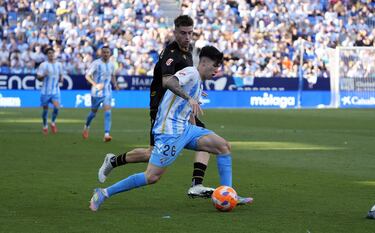 Chupete da al Málaga oxígeno de salvación