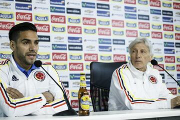 Falcao junto con Pékerman en la Copa América de Chile