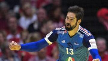 El jugador de la selección francesa de balonmano Nikola Karabatic celebra un gol