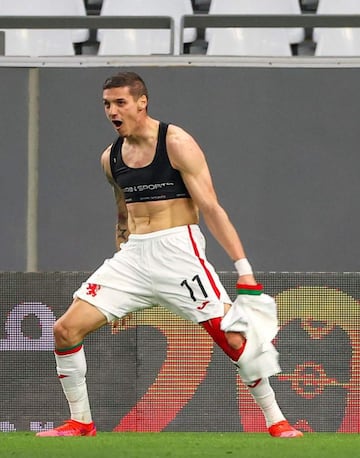 Despodov, en la celebración del 0-1, se quitó la camiseta e imitó a Cristiano Ronaldo. Lo que le hizo ver la segunda.