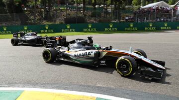 Nico Hülkenberg y Fernando Alonso durante el GP Bélgica 2016.