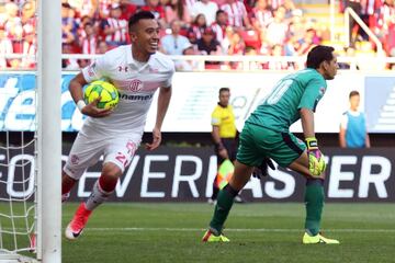 Action photo during the match Guadalajara vs Toluca, Corresponding to the second leg of the Semifinals of the Clausura 2017 Tournament of the Liga BBVA Bancomer MX, at Chivas Stadium.
Foto de accion durante el partido Guadalajara vs Toluca, Correspondiente al partido de vuelta de las Semifinal del Torneo Clausura 2017 de la Liga BBVA Bancomer MX, en el Estadio Chivas en la foto: Fernando Uribe celebra su gl de Toluca
21/05/2017/MEXSPORT/Edgar Quintana.
