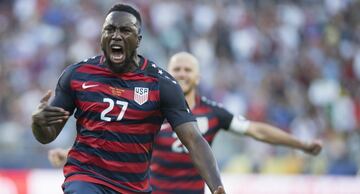 Tras formar parte de la Academia IMG en Estados Unidos, fue seleccionado por los New York Red Bulls en la segunda ronda del SuperDraft 2006.