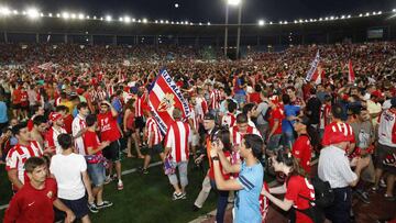 22/06/13 PARTIDO DE LA FASE DE ASCENSO A PRIMERA DIVISION ENTRE ALMERIA Y GIRONA
ALEGRIA CELEBRACION DEL ASCENSO A PRIMERA DEL ALMERIA
PUBLICADA 23/06/13 NA MA27 3COL
