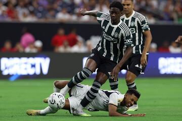 Rodrygo is knocked to the floor by former Real Madrid teammate Casemiro.
