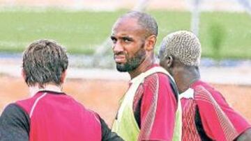<b>CAMBIOS. </b>Kanouté, que se perdió el debut liguero en casa por sanción, será titular ante el Unirea, al igual que Fernando Navarro y Diego Capel. Konko se retiró antes del entrenamiento y es duda para el partido de mañana. De Mul y Romaric son los únicos que trabajaron al margen del grupo y a menor ritmo.