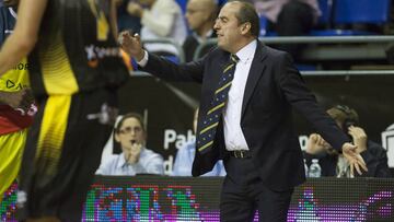 Una genialidad de White hace más líder al Iberostar Tenerife