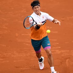 Nishikori avanza hacia su tercer Godó; Tsitsipas y Thiem no fallan