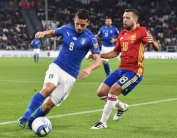 Italia y España igualaron 1-1 en Turín, en juego del grupo G por el paso al Mundial Rusia 2018. Vitolo marcó para el visitante y De Rossi para los locales.