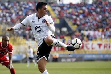 Un lujo de Esteban Paredes, quien suma 204 goles en el torneo chileno.