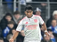 Lyon's Brazilian forward #09 Endrick runs with the ball during the French L1 football match between RC Strasbourg Alsace and Olympique Lyonnais (OL) at the Stade de la Meinau in Strasbourg on February 22, 2026. (Photo by SEBASTIEN BOZON / AFP)
