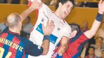 <b>IMPARABLE. </b>Raúl Entrerríos encontró hueco en la defensa del Barça.