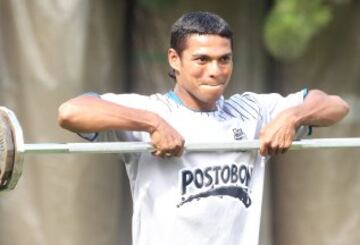 Jhon Charria. Fue figura del FPC e incluso goleador del torneo finalización 2006 con Tolima. Ya tiene 37 años, pero busca equipo.