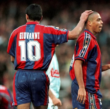 Giovanni
El jugador brasile?o jug車 en el Barcelona desde 1996 hasta 1999. Llev車 el '10' durante las tres temporadas que jug車 como blaugrana.