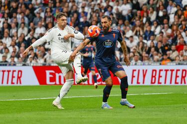 Raúl Asencio evitó que Borja Iglesias controlase dentro del área y pudiera anotar el primer gol del partido.