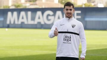 Ram&oacute;n, posando para AS en el Anexo de La Rosaleda.