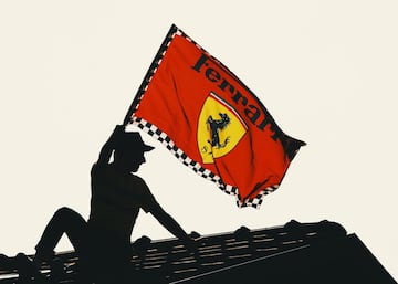 Seguidor de Ferrari disfrutando de los entrenamientos del Gran Premio de Emilia Romagna. 
