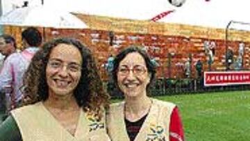 <b>PROFESORAS</B>. Edith y Nuria se ganan la vida en Kunming dando clases de español a los chinos.