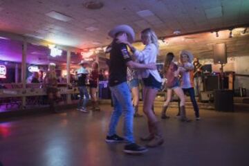 Presentación del GP de Austin bailando country, al más puro estilo americano.