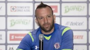 Vuoso en su presentación con Cruz Azul