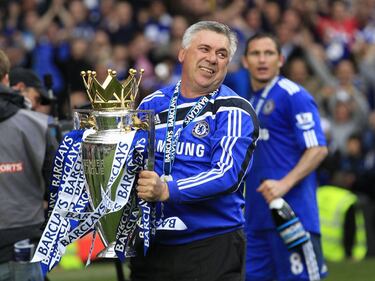 El Chelsea conquistó la tercera Premier de la ‘era Abramovich’ de la mano de Ancelotti. El título se decidió en la última jornada. Los ‘blues’ golearon (8-0) al Wigan haciendo estéril el 4-0 del Manchester United ante el Stoke City. Un punto separó a los londinenses de los ‘red devils’. En los dos enfrentamientos directos salieron triunfantes los de Ancelotti: 1-0 en Stamford Bridge y 1-2 en Old Trafford a cinco jornadas para el final. Drogba fue máximo goleador del campeonato con 29 goles en un equipo en el que estaban Terry, Lampard, Cech, Anelka, Ballack, Malouda, Carvalho…