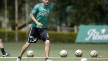 El volante asume la suplencia y le desea lo mejor a su compañero de posición, Sebastián Pérez.