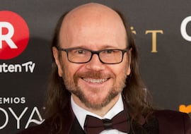 Santiago Segura recomienda esta película de comedia salvaje de hace 20 años: “Sigue igual de divertida que la primera vez”