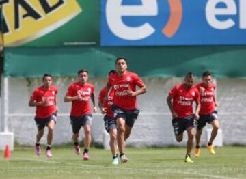 Jara entrena junto al grupo de titulares.