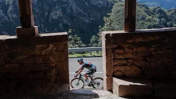 El ciclista alemán del equipo Bora-Hansgrohe Nico Denz, durante la decimoctava etapa de la Vuelta Ciclista a España disputada entre Pola de Allande y La Cruz de Linares, de 179 kms de recorrido.