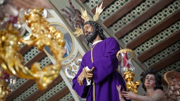 La hermandad de Santa Genoveva durante su estación de penitencia el Lunes Santo. A 14 de abril de 2025, en Sevilla (Andalucía, España). La Semana Santa es una de las celebraciones más importantes para los católicos, y en Sevilla adquiere una dimensión especial. Durante más de una semana, la ciudad se transforma: cerca de sesenta cofradías recorren sus calles entre el Viernes de Dolores y el Domingo de Resurrección, acompañadas por miles de nazarenos, costaleros, músicos y devotos.
14 ABRIL 2025
María José López / Europa Press
14/04/2025