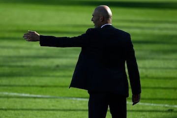 Real Madrid's French coach Zinedine Zidane reacts during the Spanish League football match between Real Madrid and SD Huesca at the Alfredo Di Stefano stadium in Valdebebas, northeastern Madrid, on October 31, 2020. (Photo by OSCAR DEL POZO / AFP)