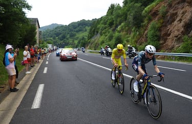 Pogacar y Vingegaard escapados en la útlima parte de la etapa entre Évaux les Bains y Le Lioran.