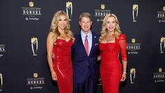 PHOENIX, ARIZONA - FEBRUARY 09: (L-R) Gracie Hunt, part owner, chairman and CEO of the Kansas City Chiefs Clark Hunt and Tavia Hunt attend the 12th annual NFL Honors at Symphony Hall on February 09, 2023 in Phoenix, Arizona.   Ethan Miller/Getty Images/AFP (Photo by Ethan Miller / GETTY IMAGES NORTH AMERICA / Getty Images via AFP)