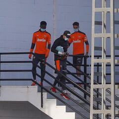 El Valencia ensaya penaltis
y trabaja en césped artificial