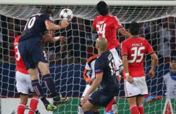 Zlatan Ibrahimovic marca para el PSG.