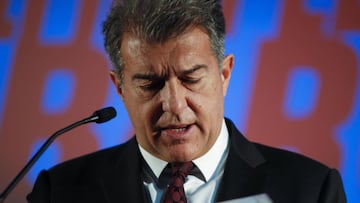 GRAFCAT7491. BARCELONA, 27/01/2021.- El candidato a la presidencia del FC Barcelona Joan Laporta durante la rueda de prensa que ha ofrecido este miércoles en su sede electoral, en la que señaló a la junta Gestora del club, a la Genera