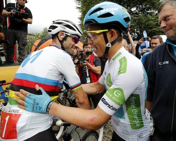 Saludo entre Miguel Ángel López y Valverde.