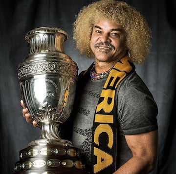 Carlos 'El Pibe' Valderrama, jugó los Mundiales de 1990, 1994 y 1998.