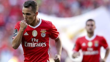 El Valencia se suma al interés del United y City por Grimaldo