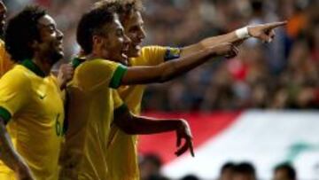 Neymar, Marcelo y David Luiz celebran el 0-1 en Se&uacute;l.