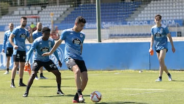 Brais Val en un entrenamiento del Deportivo.