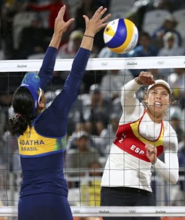 Elsa Baquerizo y Liliana Fernández han ganado a las actuales campeonas del mundo, las brasileñas Agatha Bednarczuk y Barbara Seixas de Freitas. 