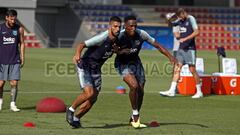 Yerry Mina y Luis Su&aacute;rez durante un entrenamiento con el Barcelona tras el Mundial de Rusia 2018