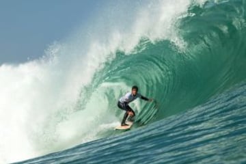 El Mundial de Surf Maui and Sons Arica Pro Tour 2015 , organizado por la Federación internacional de Surf, reune a 60 de los mejores raiders de todo el mundo. Ellos esperan domar la peligrosa ola “El Gringo” que rompe sobre las rocas, lo que la convierte en la competencia mas peligrosa en el circuito mundial.